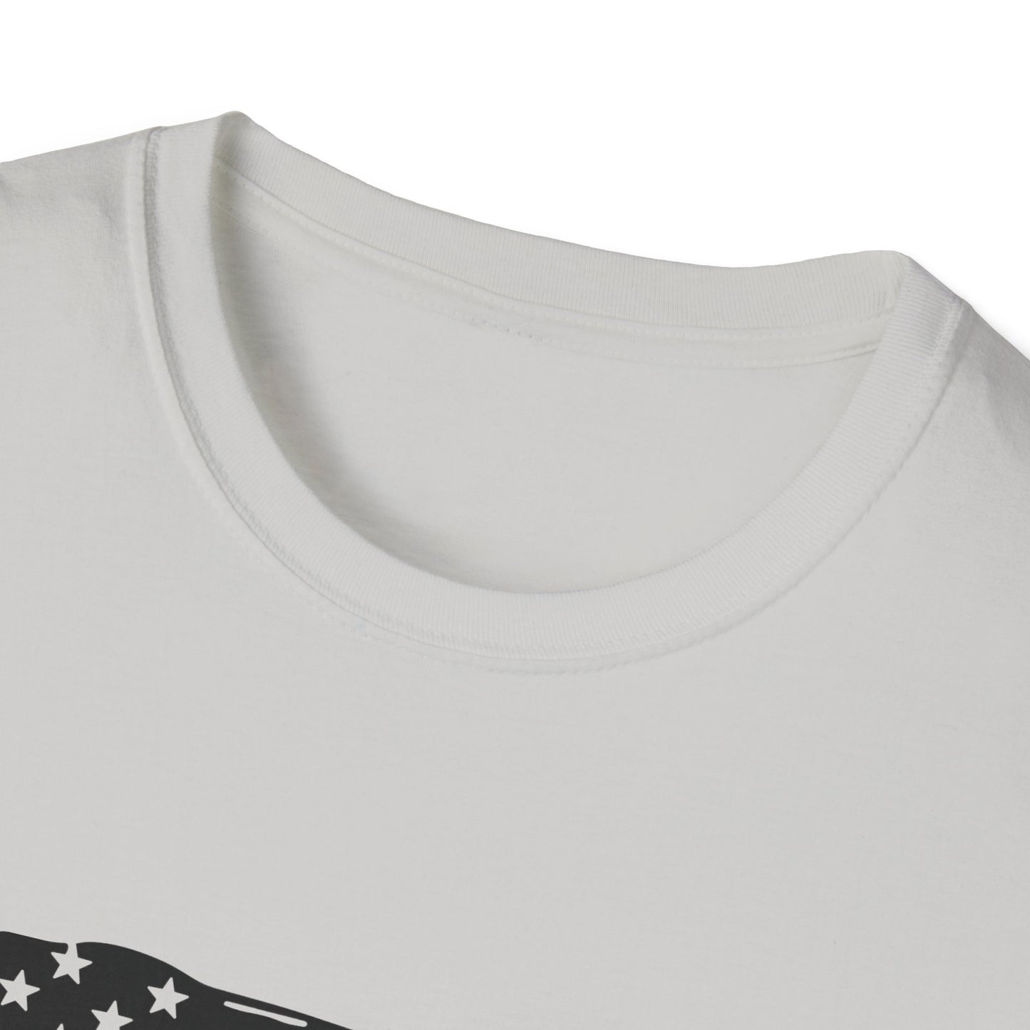 Distressed Flag Heartbeat B&W - Unisex Softstyle T-Shirt