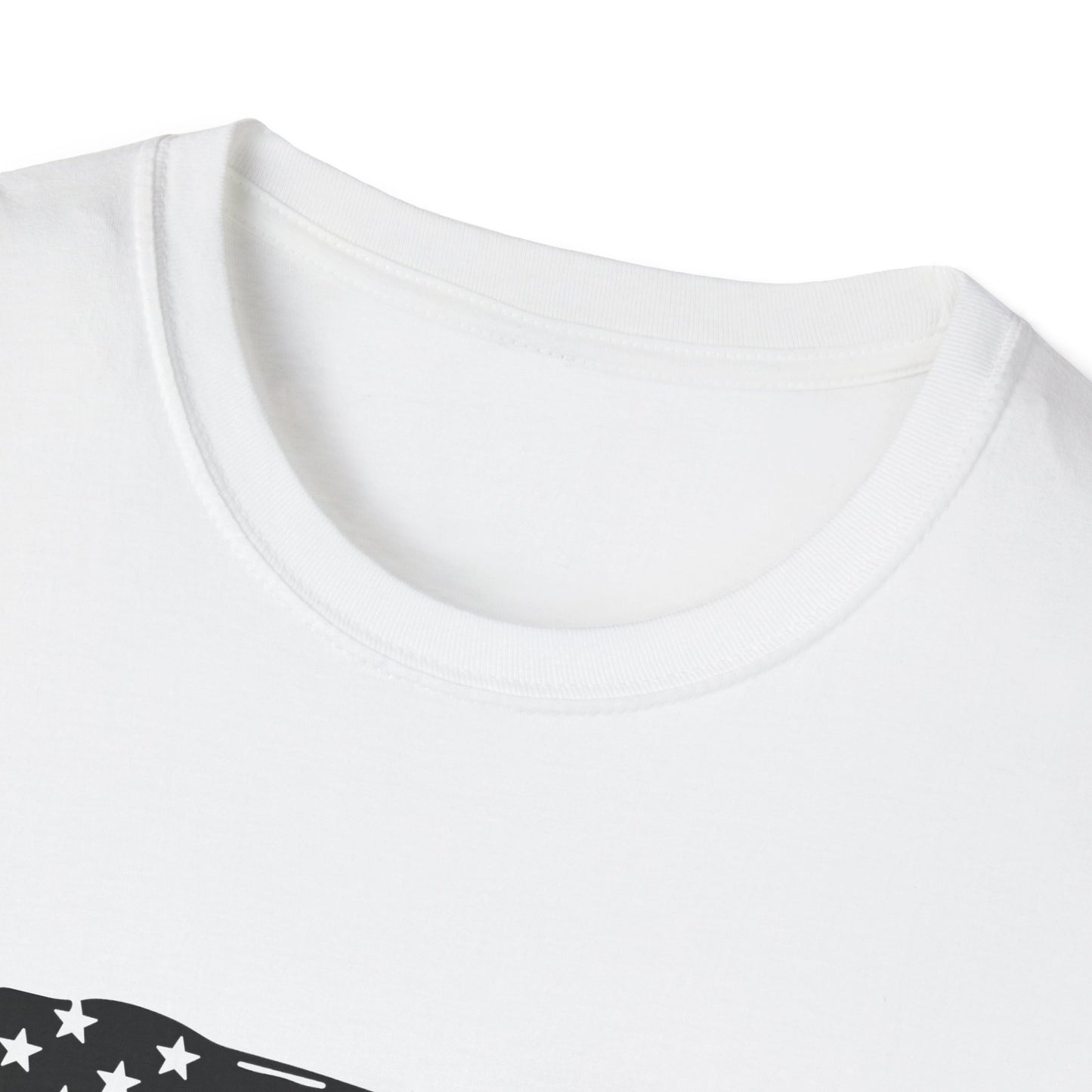 Distressed Flag Heartbeat B&W - Unisex Softstyle T-Shirt